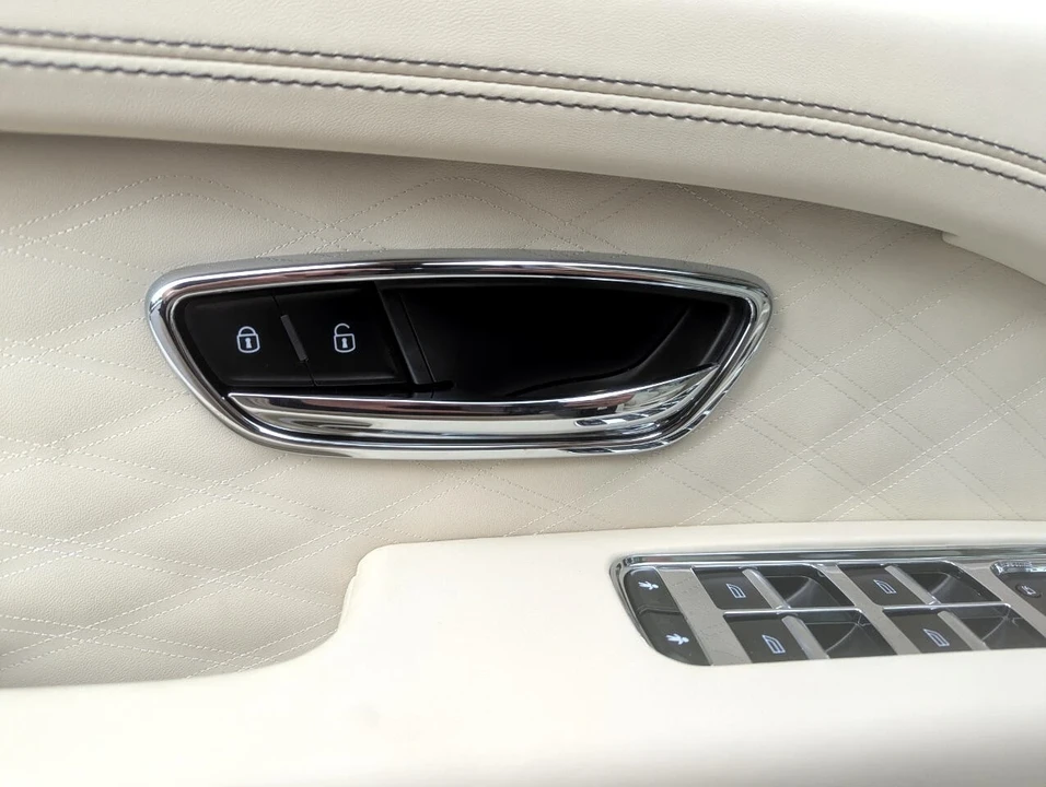 2023 Bentley Bentayga - Image 12 of 21