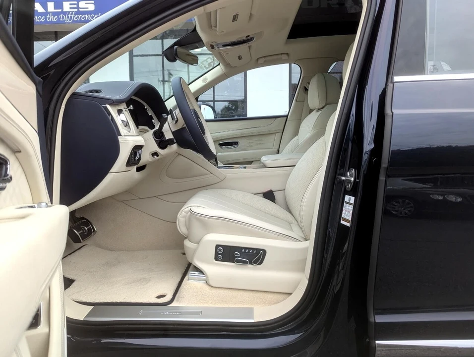 2023 Bentley Bentayga - Image 15 of 21