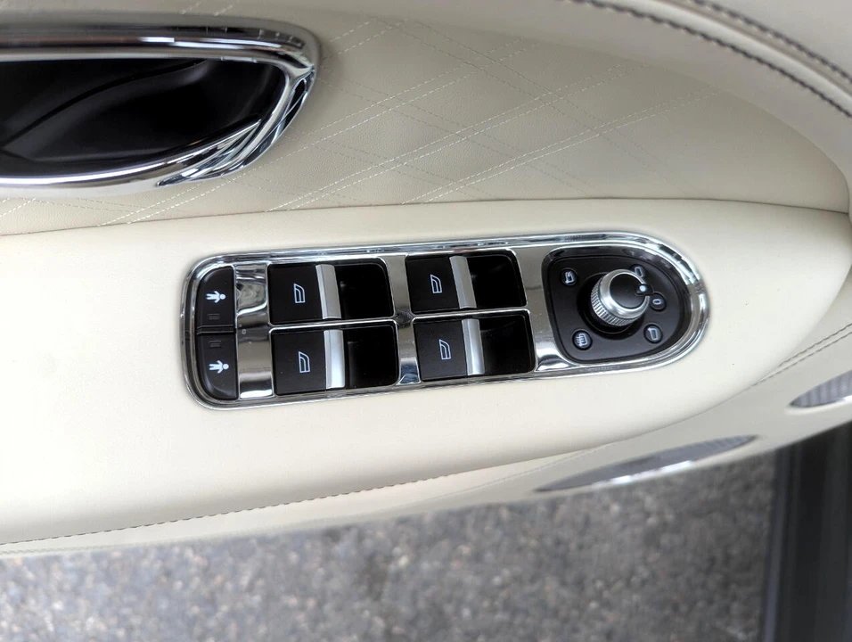 2023 Bentley Bentayga - Image 13 of 21