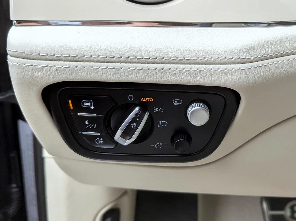 2023 Bentley Bentayga - Image 19 of 21