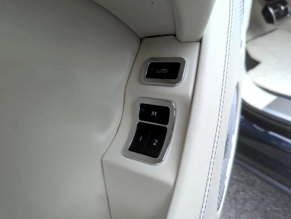2023 Bentley Bentayga - Image 14 of 21