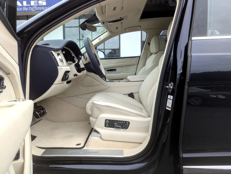 2023 Bentley Bentayga - Image 15 of 21