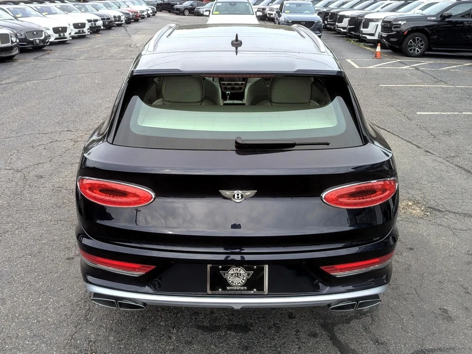 2023 Bentley Bentayga - Image 8 of 21