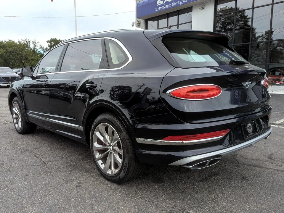 2023 Bentley Bentayga - Image 10 of 21