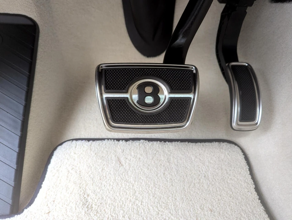 2023 Bentley Bentayga - Image 20 of 21