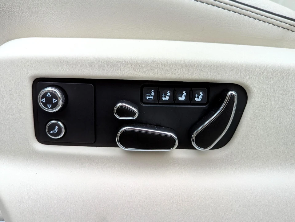 2023 Bentley Bentayga - Image 16 of 21