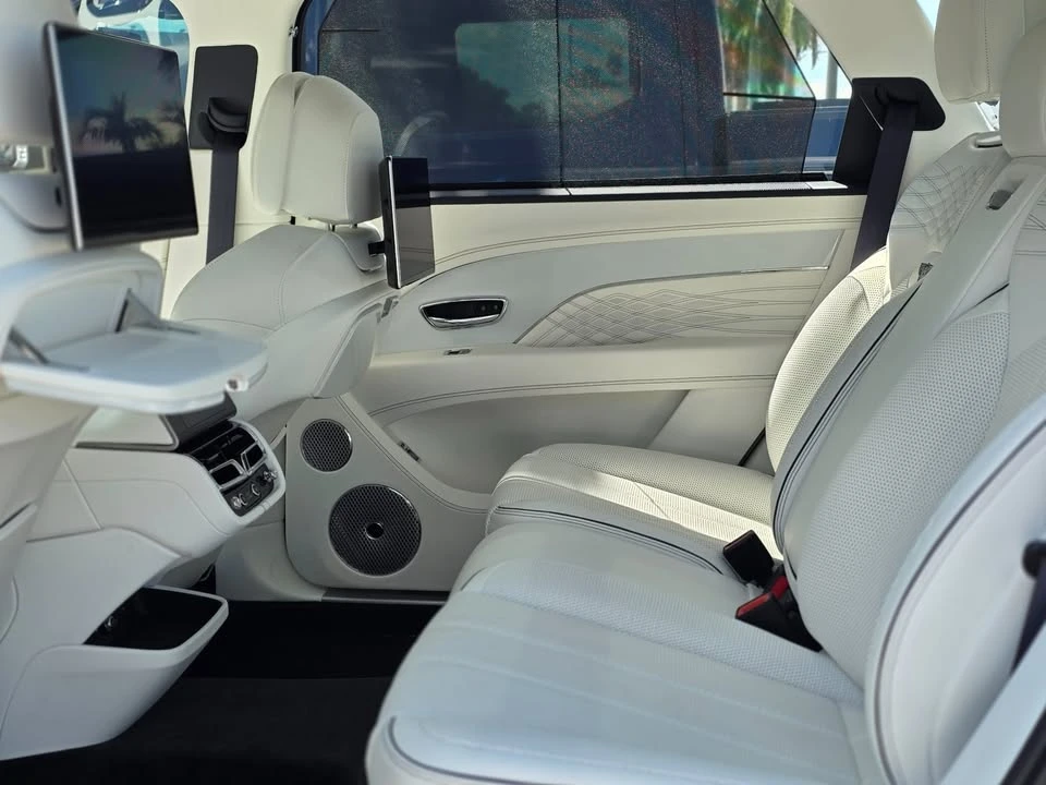 2023 Bentley Bentayga - Image 9 of 18