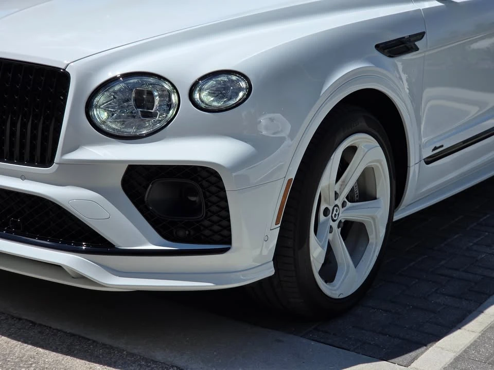 2023 Bentley Bentayga - Image 2 of 18