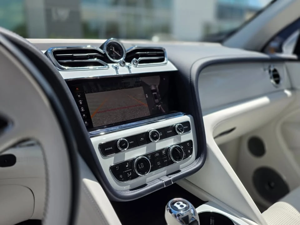 2023 Bentley Bentayga - Image 18 of 18