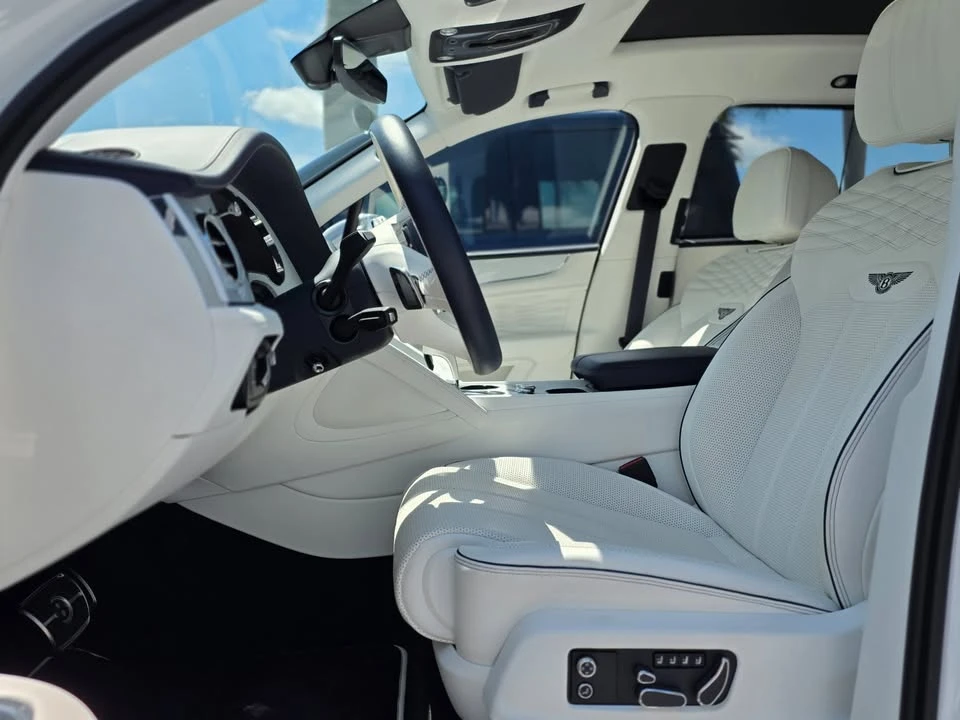 2023 Bentley Bentayga - Image 16 of 18