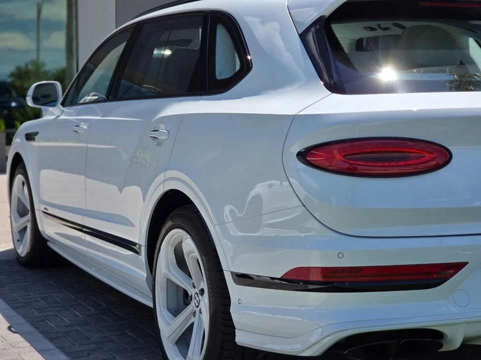2023 Bentley Bentayga - Image 6 of 18