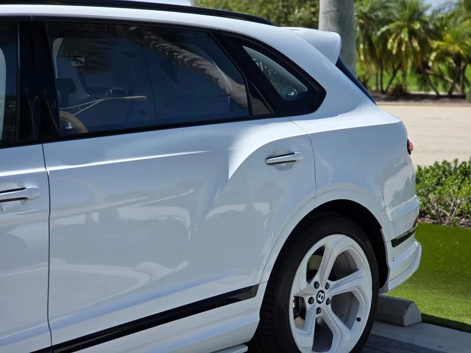 2023 Bentley Bentayga - Image 4 of 18