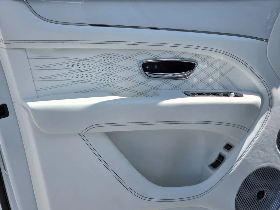 2023 Bentley Bentayga - Image 14 of 18