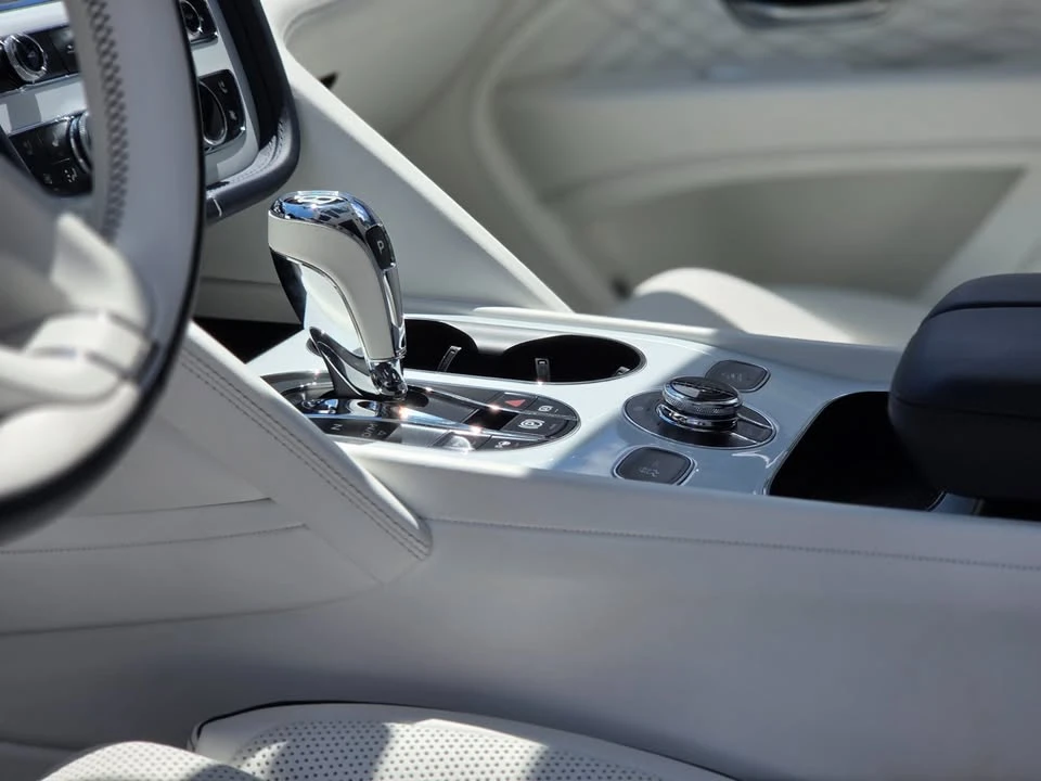 2023 Bentley Bentayga - Image 13 of 18