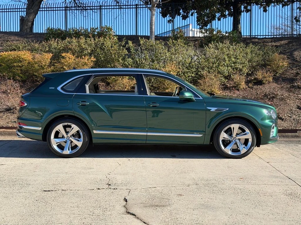 2023 Bentley Bentayga - Image 9 of 21
