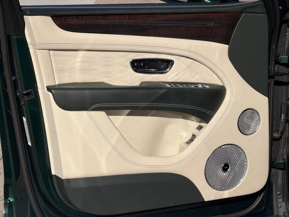 2023 Bentley Bentayga - Image 19 of 21