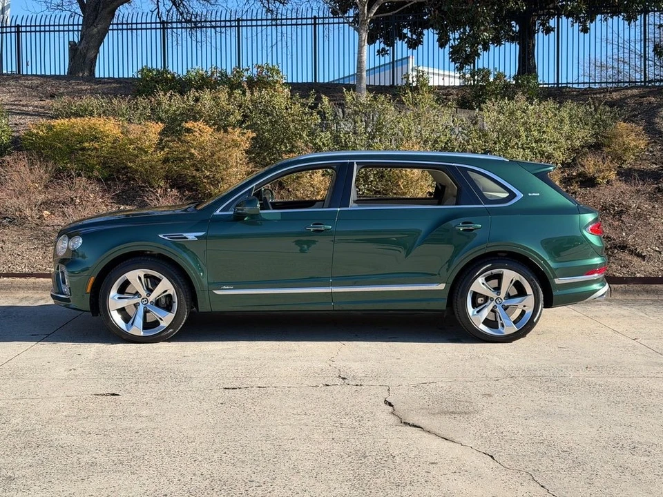 2023 Bentley Bentayga - Image 13 of 21
