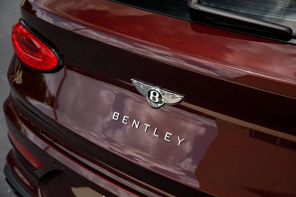2023 Bentley Bentayga - Image 17 of 20