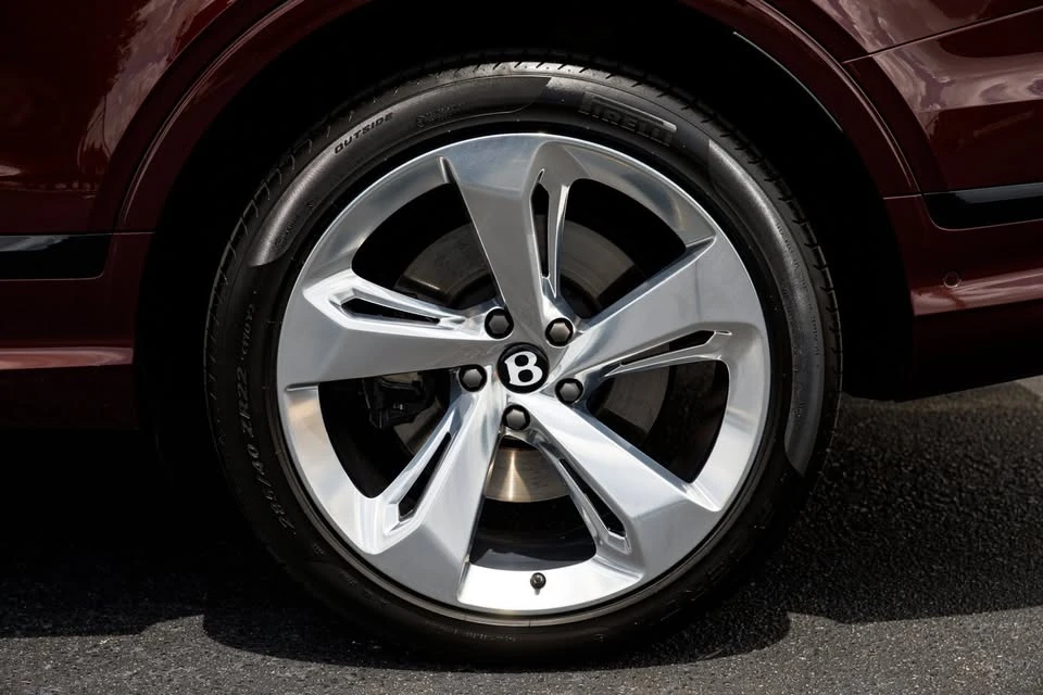 2023 Bentley Bentayga - Image 13 of 20