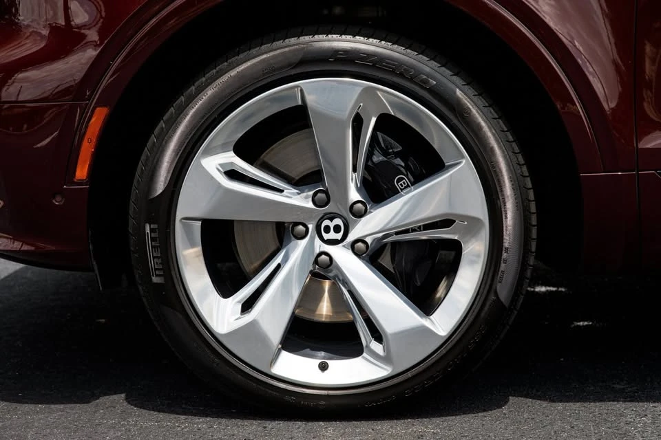 2023 Bentley Bentayga - Image 12 of 20