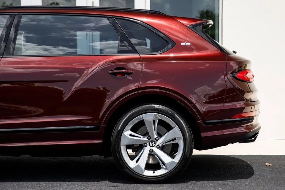 2023 Bentley Bentayga - Image 11 of 20