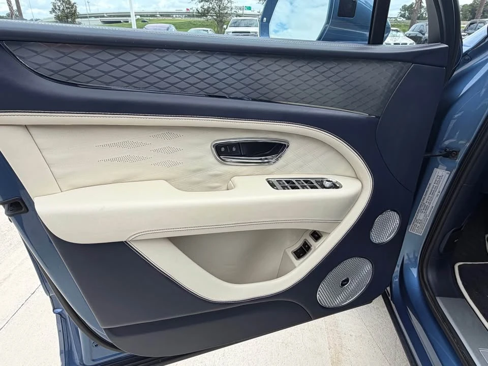 2023 Bentley Bentayga - Image 9 of 20