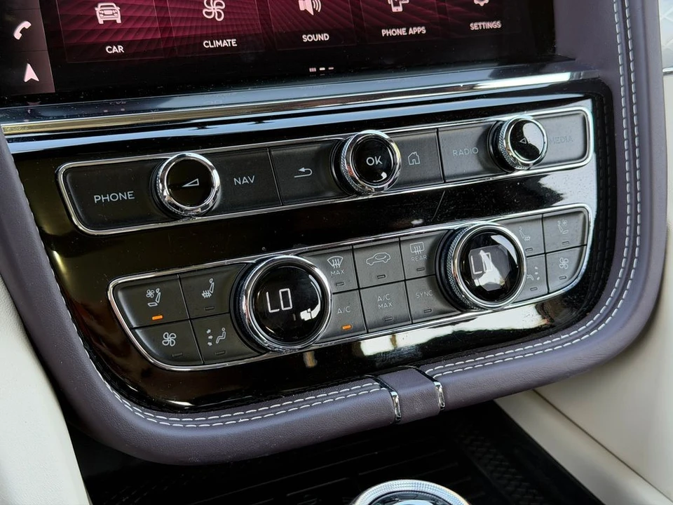 2023 Bentley Bentayga - Image 29 of 31