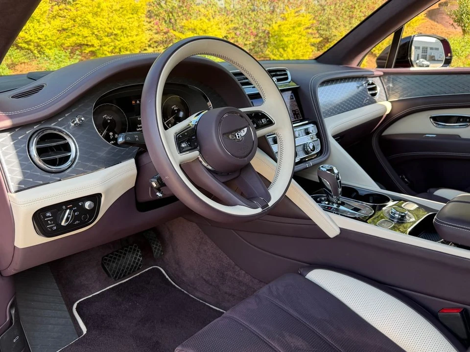 2023 Bentley Bentayga - Image 18 of 31