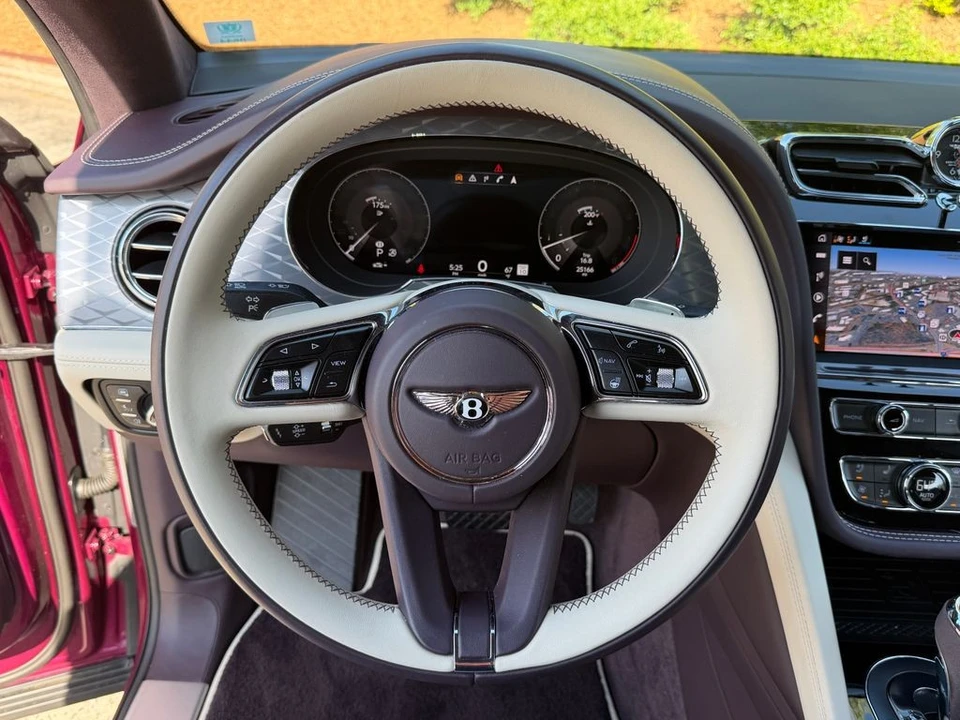 2023 Bentley Bentayga - Image 20 of 31