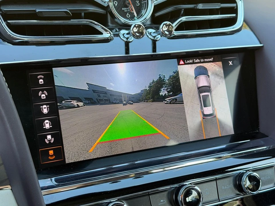 2023 Bentley Bentayga - Image 25 of 31