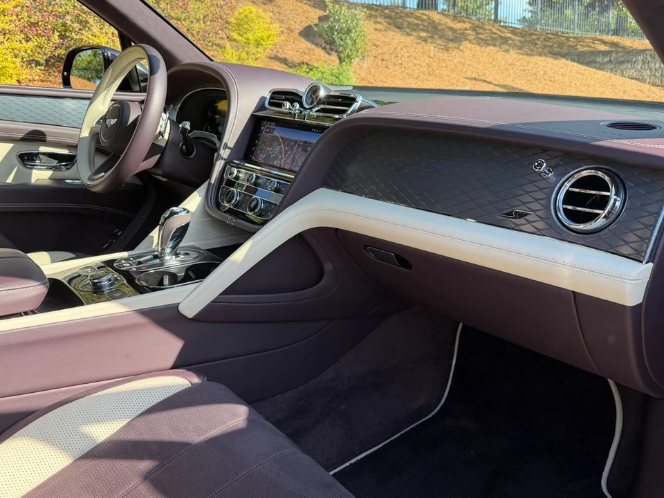 2023 Bentley Bentayga - Image 5 of 31