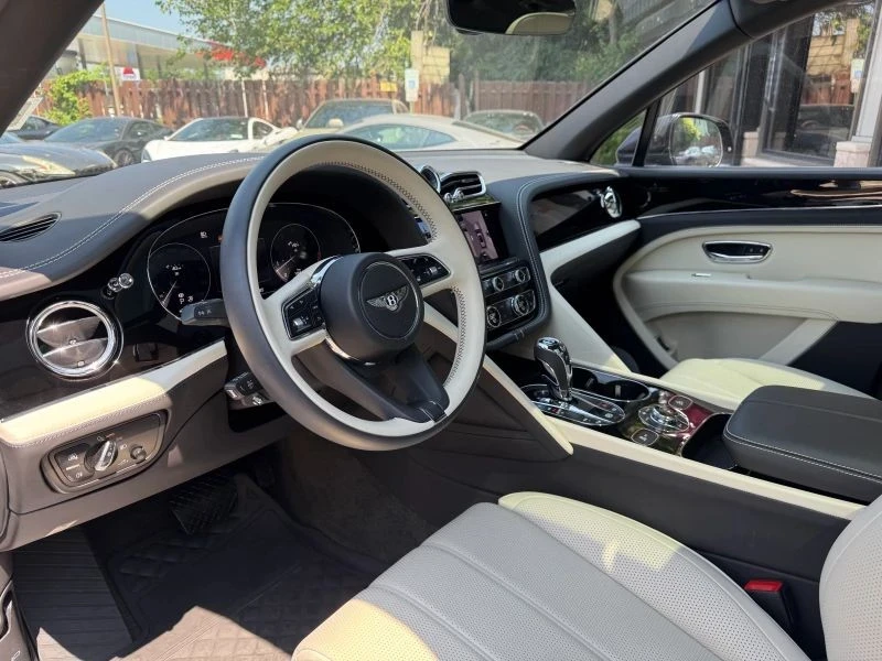 2023 Bentley Bentayga - Image 10 of 12