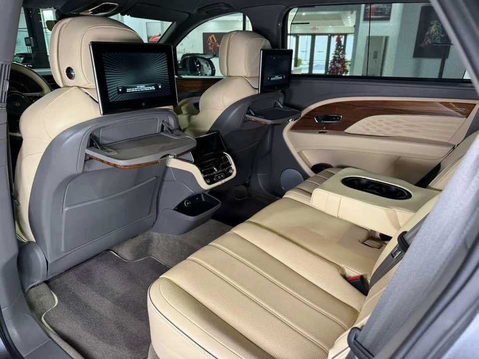 2023 Bentley Bentayga - Image 11 of 12
