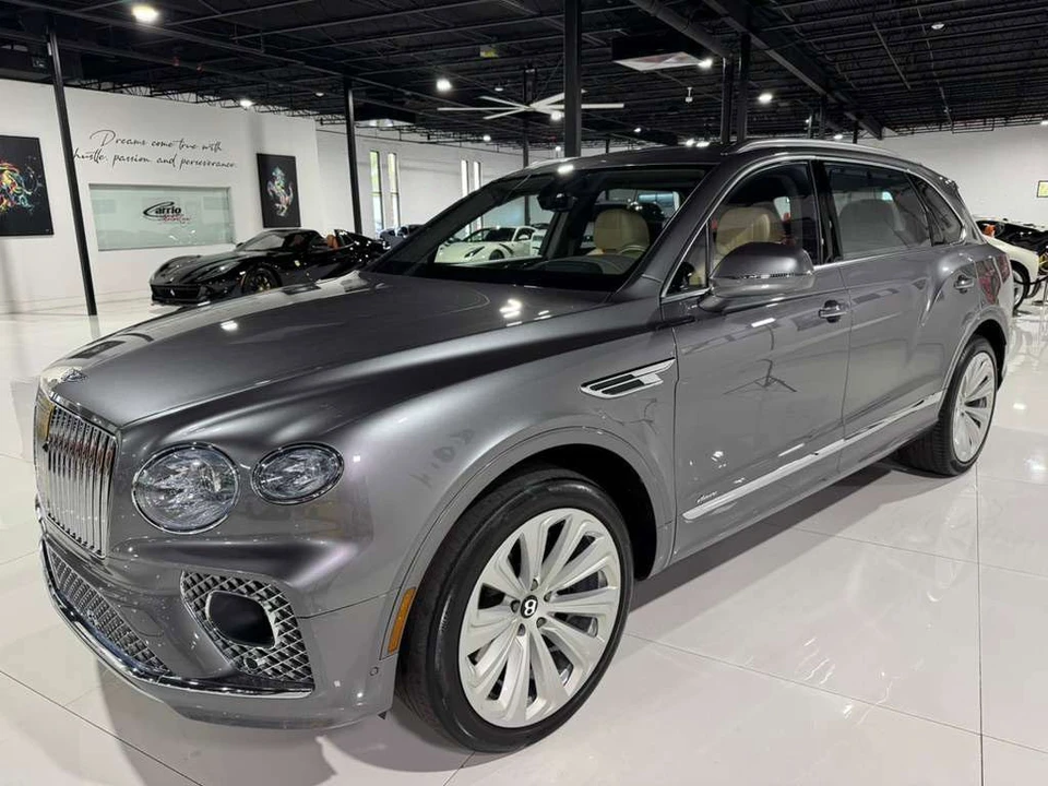 2023 Bentley Bentayga - Image 3 of 12