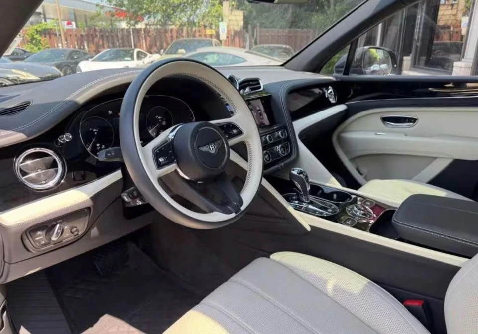 2023 Bentley Bentayga - Image 9 of 10