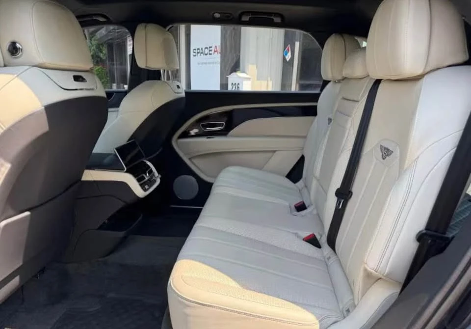 2023 Bentley Bentayga - Image 10 of 10