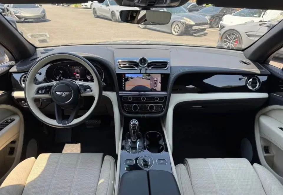 2023 Bentley Bentayga - Image 7 of 10