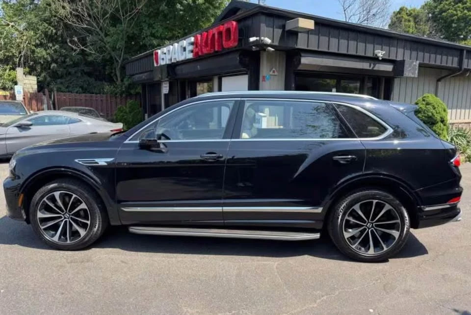 2023 Bentley Bentayga - Image 4 of 10