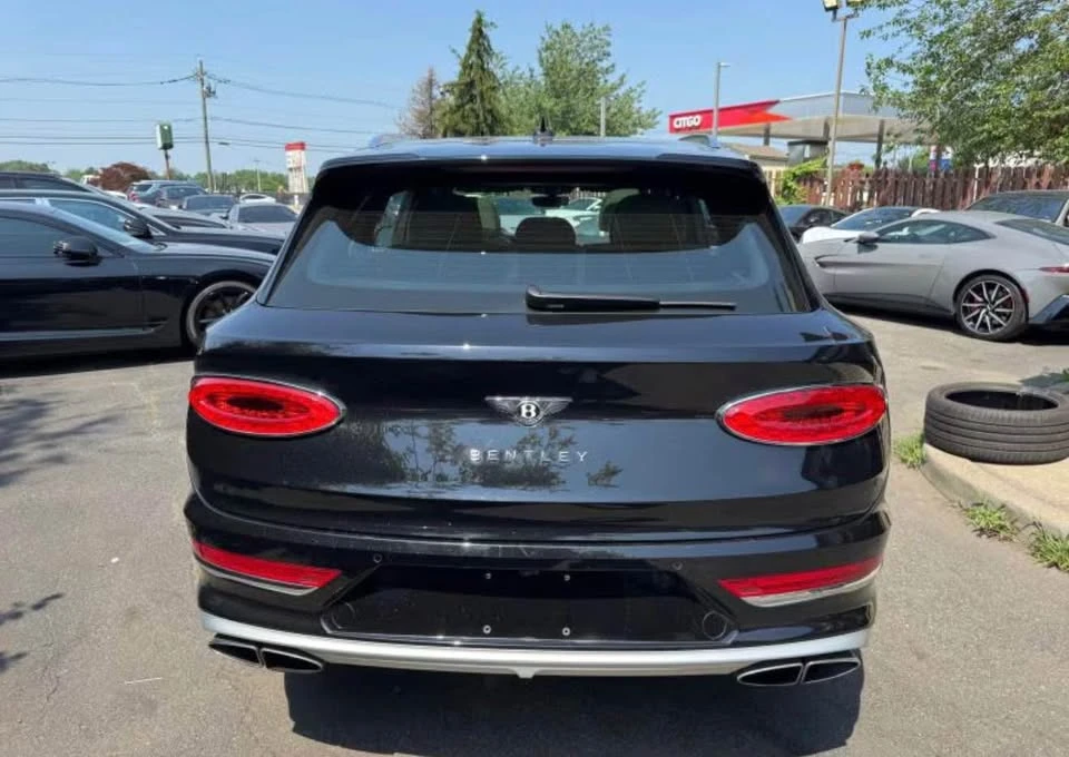 2023 Bentley Bentayga - Image 6 of 10