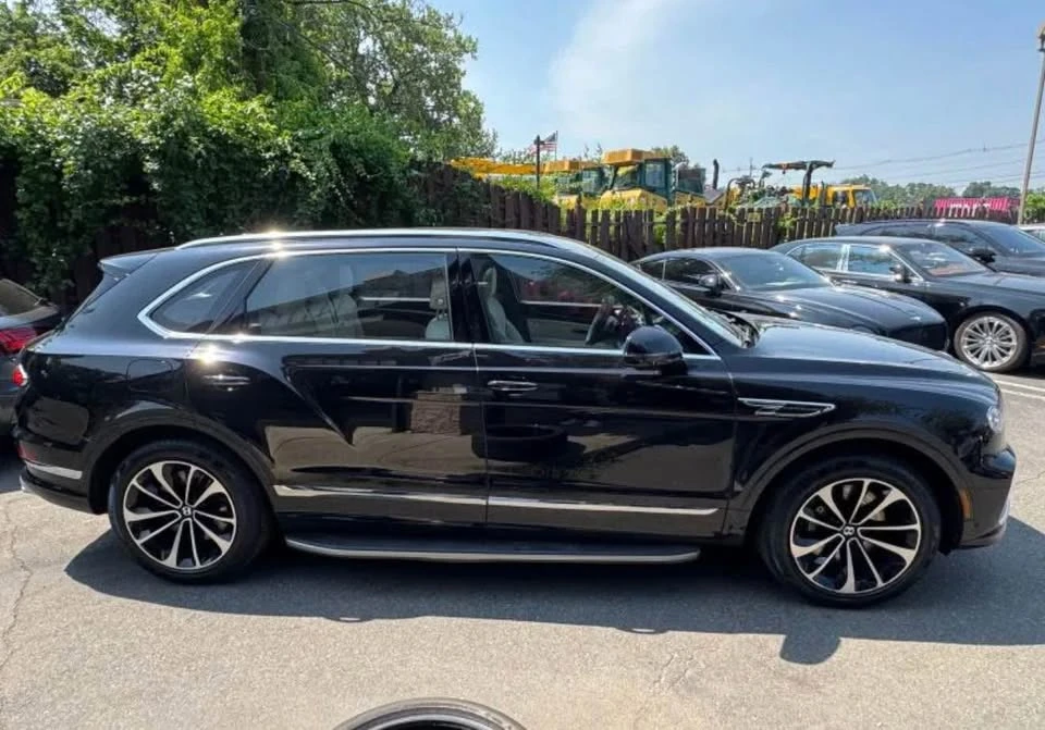 2023 Bentley Bentayga - Image 5 of 10