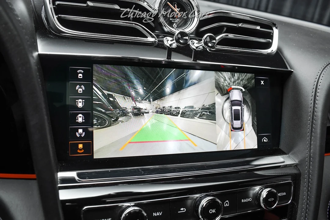 2023 Bentley Bentayga - Image 17 of 21