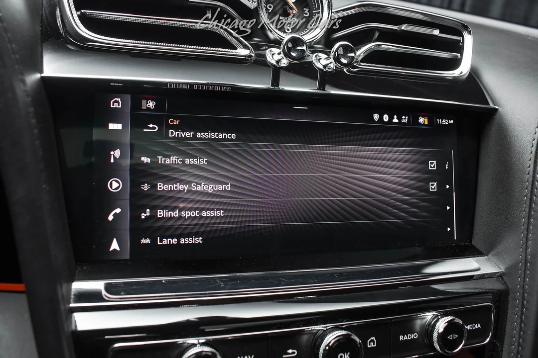 2023 Bentley Bentayga - Image 19 of 21
