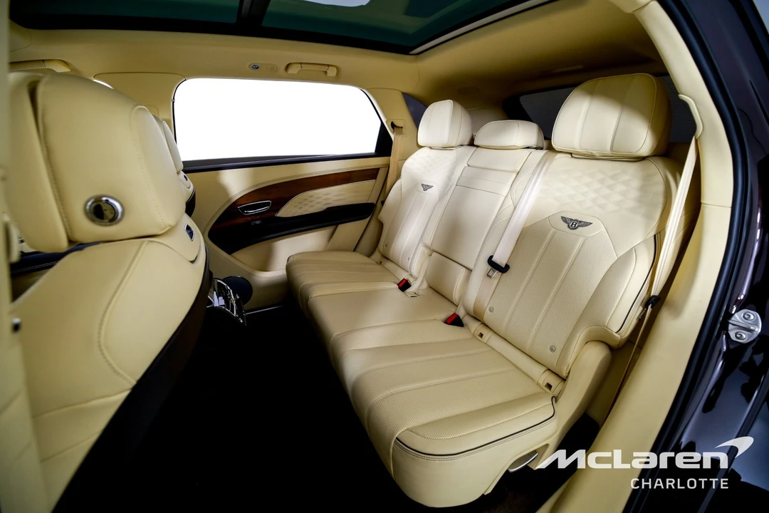 2023 Bentley Bentayga - Image 18 of 21