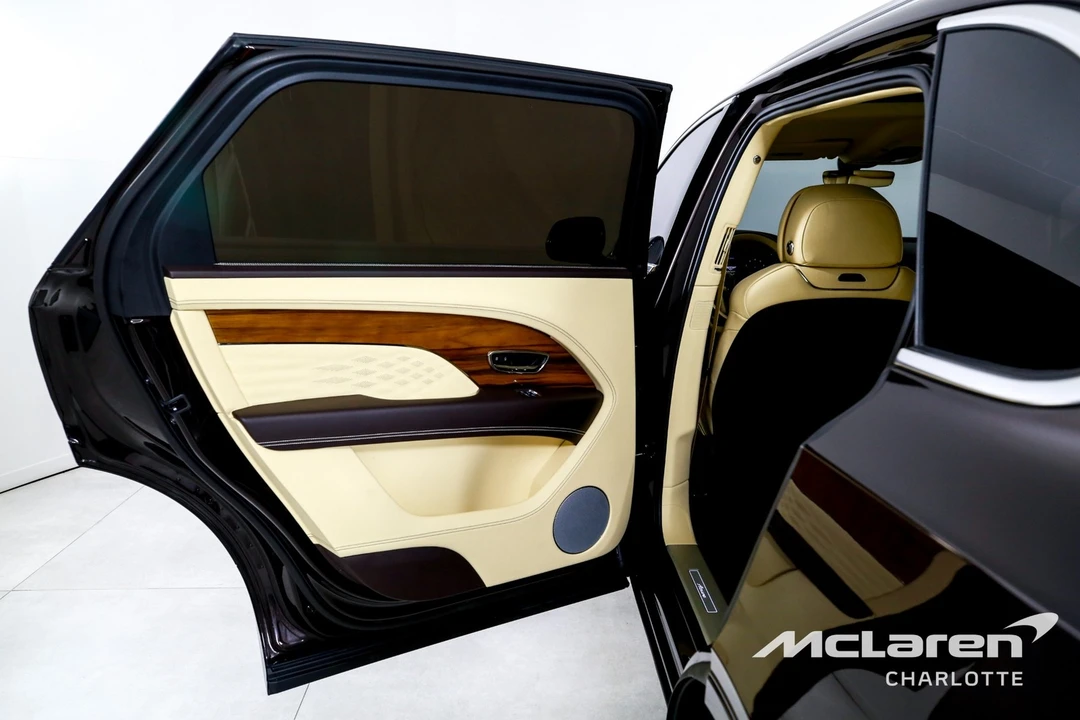 2023 Bentley Bentayga - Image 17 of 21