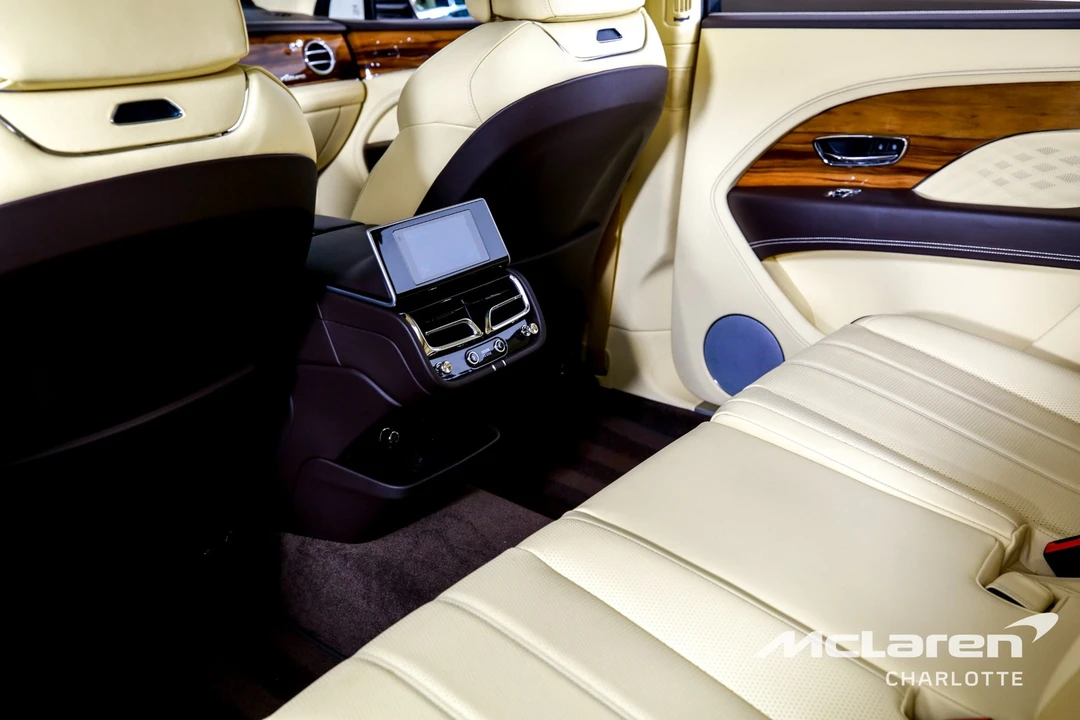 2023 Bentley Bentayga - Image 19 of 21