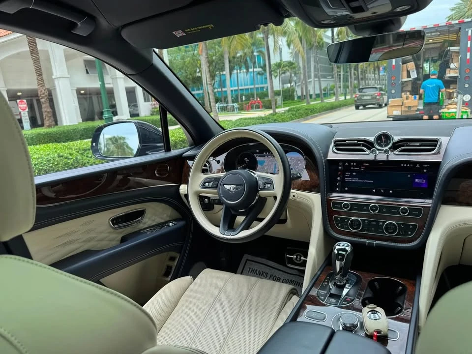 2023 Bentley Bentayga - Image 8 of 18