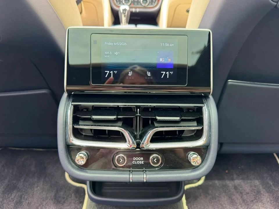 2023 Bentley Bentayga - Image 17 of 18
