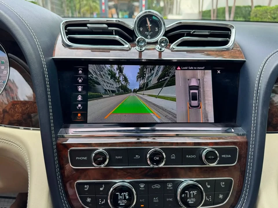 2023 Bentley Bentayga - Image 11 of 18
