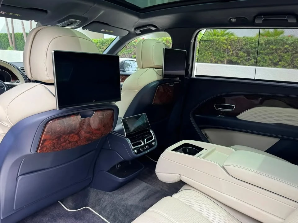 2023 Bentley Bentayga - Image 18 of 18