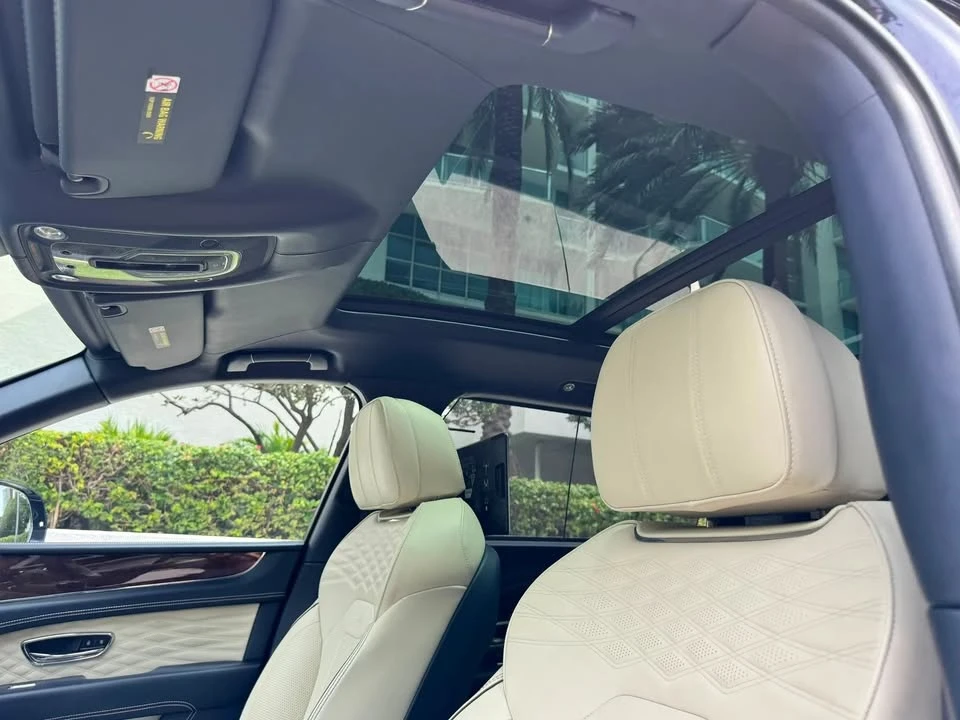 2023 Bentley Bentayga - Image 13 of 18